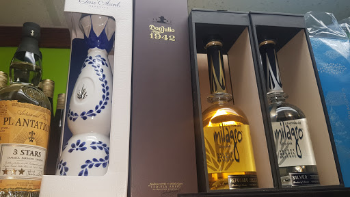 Wine Store «South Beach Wines & Liquors», reviews and photos, 325 Sand Ln, Staten Island, NY 10305, USA