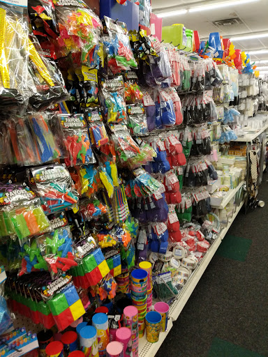 Dollar Store «Dollar Tree», reviews and photos, 1155 W 14 Mile Rd, Clawson, MI 48017, USA
