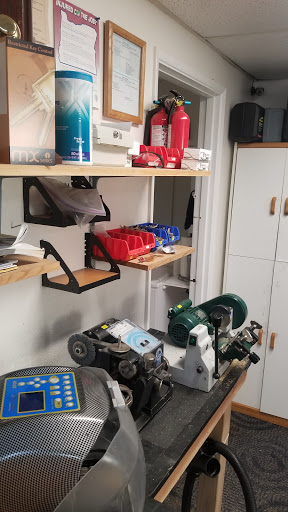 Locksmith «Advantage Locksmith Portland», reviews and photos, 8104 SW Durham Rd, Portland, OR 97224, USA