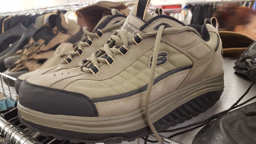 Thrift Store «The Salvation Army Family Store & Donation Center», reviews and photos, 2151 W Devon Ave, Chicago, IL 60659, USA