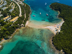 Vraka mikri'in fotoğrafı düz bir kıyı şeridi ile birlikte