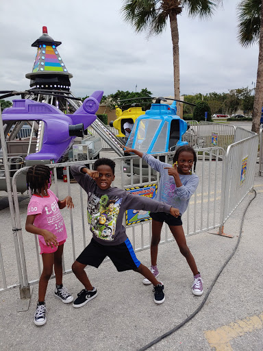 Shopping Mall «Lake Village Shopping MallKitchengaets», reviews and photos, 10601 US-441, Leesburg, FL 34788, USA