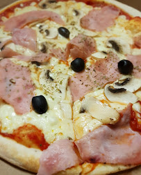 Pizza du Pizzeria Le Réconfort à Martigné-sur-Mayenne - n°9