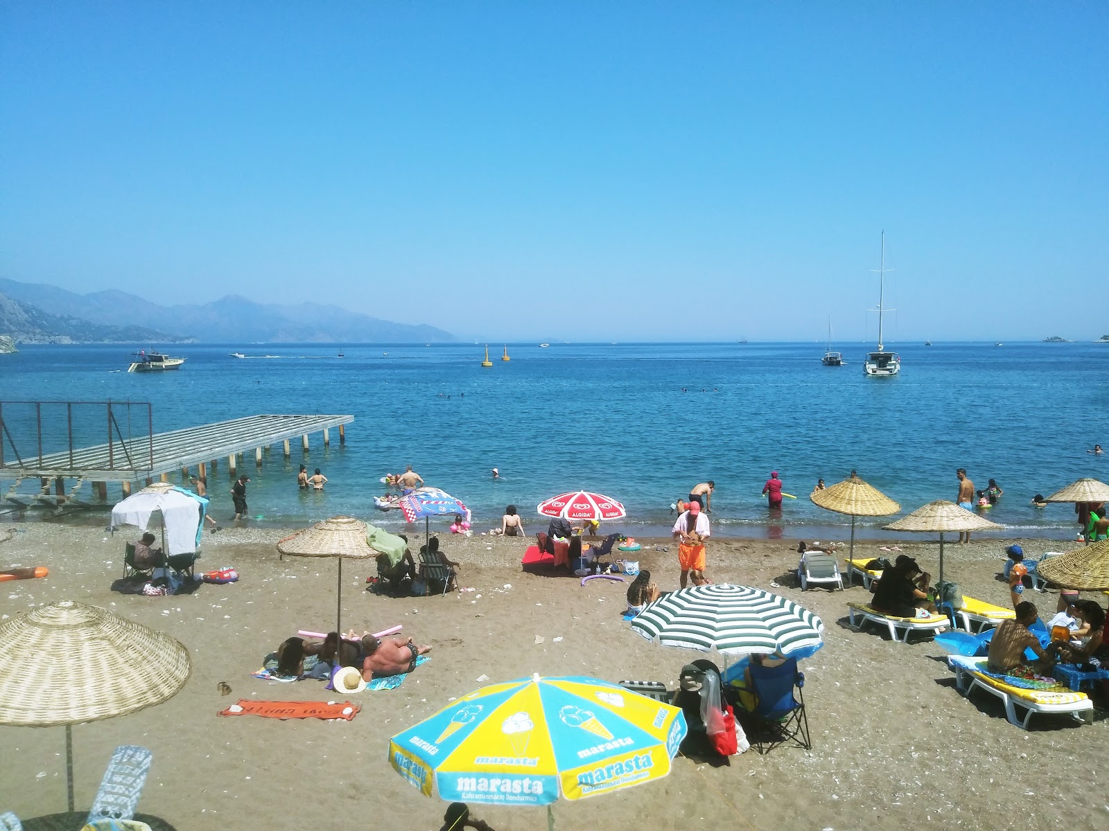 Foto af Turunc plaji - populært sted blandt afslapningskendere