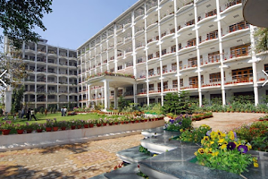ERA's Lucknow Medical College & Hospital image