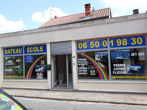 Bateau Ecole Ouest Lyonnais à Villefranche-sur-Saone, Rhône