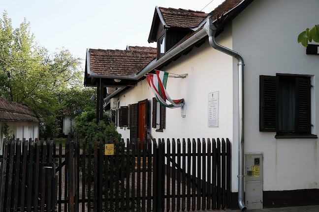 Közösségi Ház (Könyvtár és Gy. Szabó Képtár)