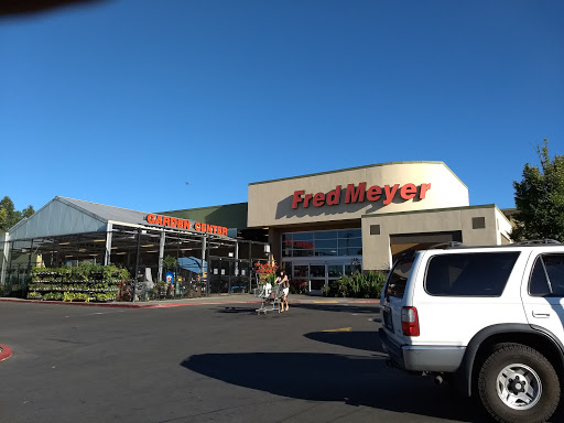 Grocery Store «Fred Meyer», reviews and photos, 14300 1st Avenue South, Burien, WA 98168, USA