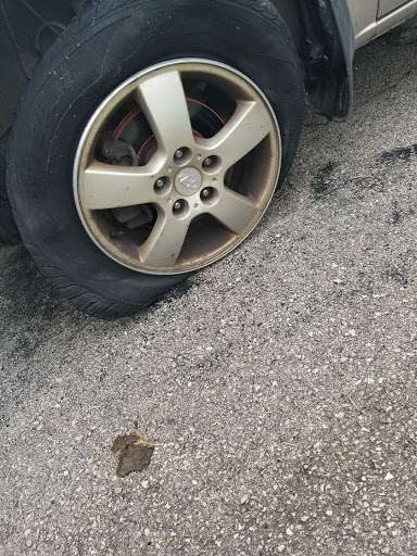 Tire Shop «Discount Tire Store - Rossford, OH», reviews and photos, 27135 Crossroads Pkwy, Rossford, OH 43460, USA