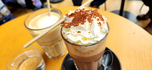 Photo n°66 de Café Joyeux Champs-Élysées à Paris ()
