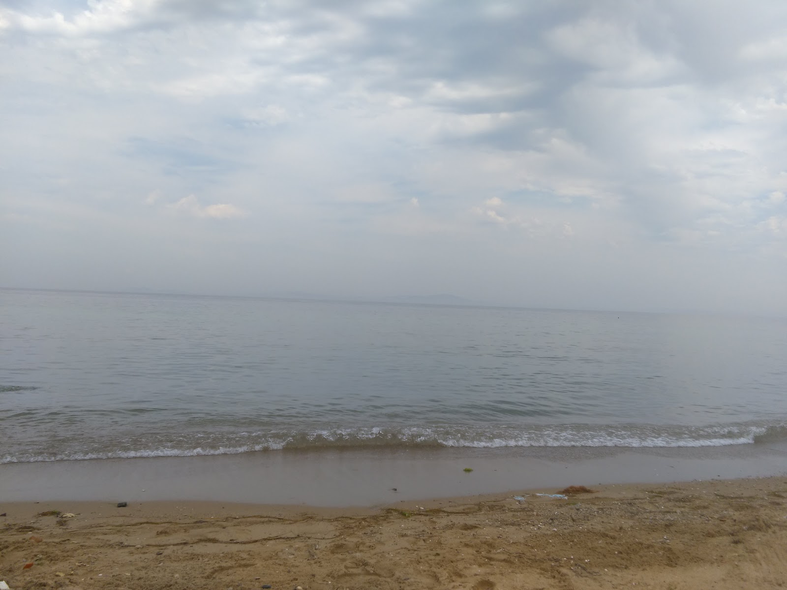 Foto van Akraba beach met enigszins schoon niveau van netheid