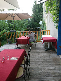 Atmosphère du Restaurant L'Auberge Fleurie à Notre-Dame-des-Millières - n°5