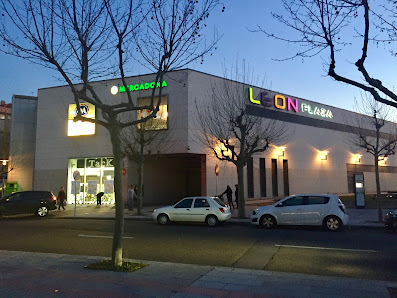 Centro Comercial León Plaza Av. los Peregrinos, 8-10, 24008 León, España