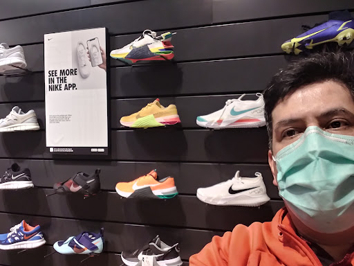 Clothing Store «Nike The Grove», reviews and photos, 189 The Grove Dr, Los Angeles, CA 90036, USA