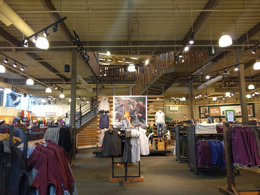 Clothing Store «L.L. Bean», reviews and photos, 340 Legacy Pl, Dedham, MA 02026, USA