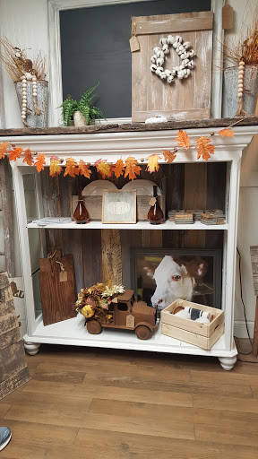 Antique Store «Logan Village Mall», reviews and photos, 977 Logan St, Noblesville, IN 46060, USA