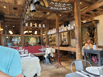Atmosphère du Restaurant de fondues Le Monchu Restaurant Savoyard à Chamonix à Chamonix-Mont-Blanc - n°11