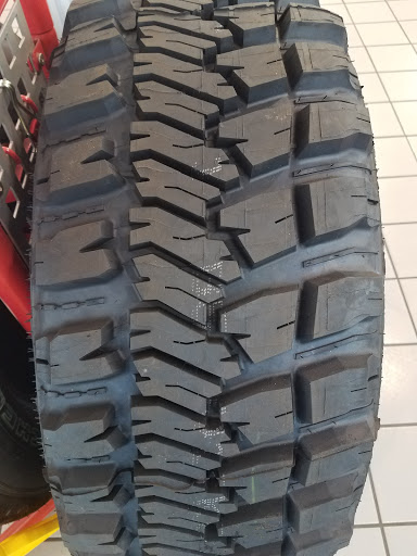 Tire Shop «Discount Tire Store - Everett, WA», reviews and photos, 8125 Evergreen Way, Everett, WA 98203, USA