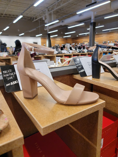 Shoe Store «DSW Designer Shoe Warehouse», reviews and photos, 11500 Burleigh St., Wauwatosa, WI 53222, USA
