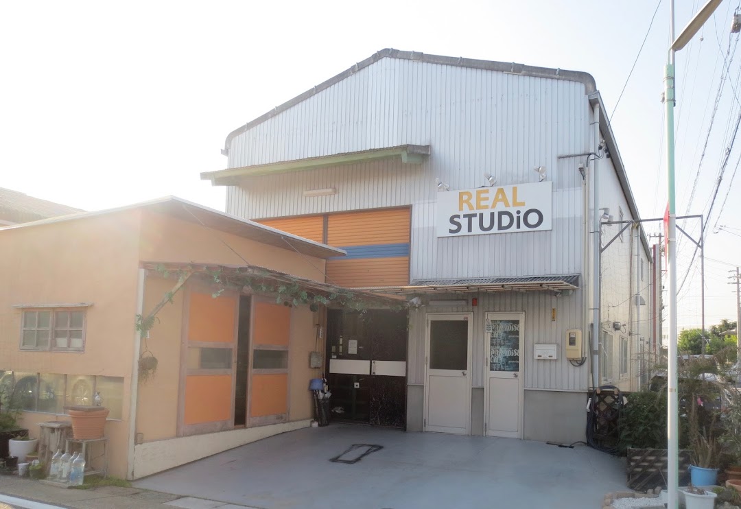 REAL STUDiO