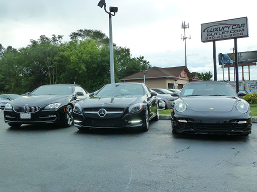 Car Dealer «LUXURY CAR OUTLET», reviews and photos, 751 W Roosevelt Rd, Lombard, IL 60106, USA