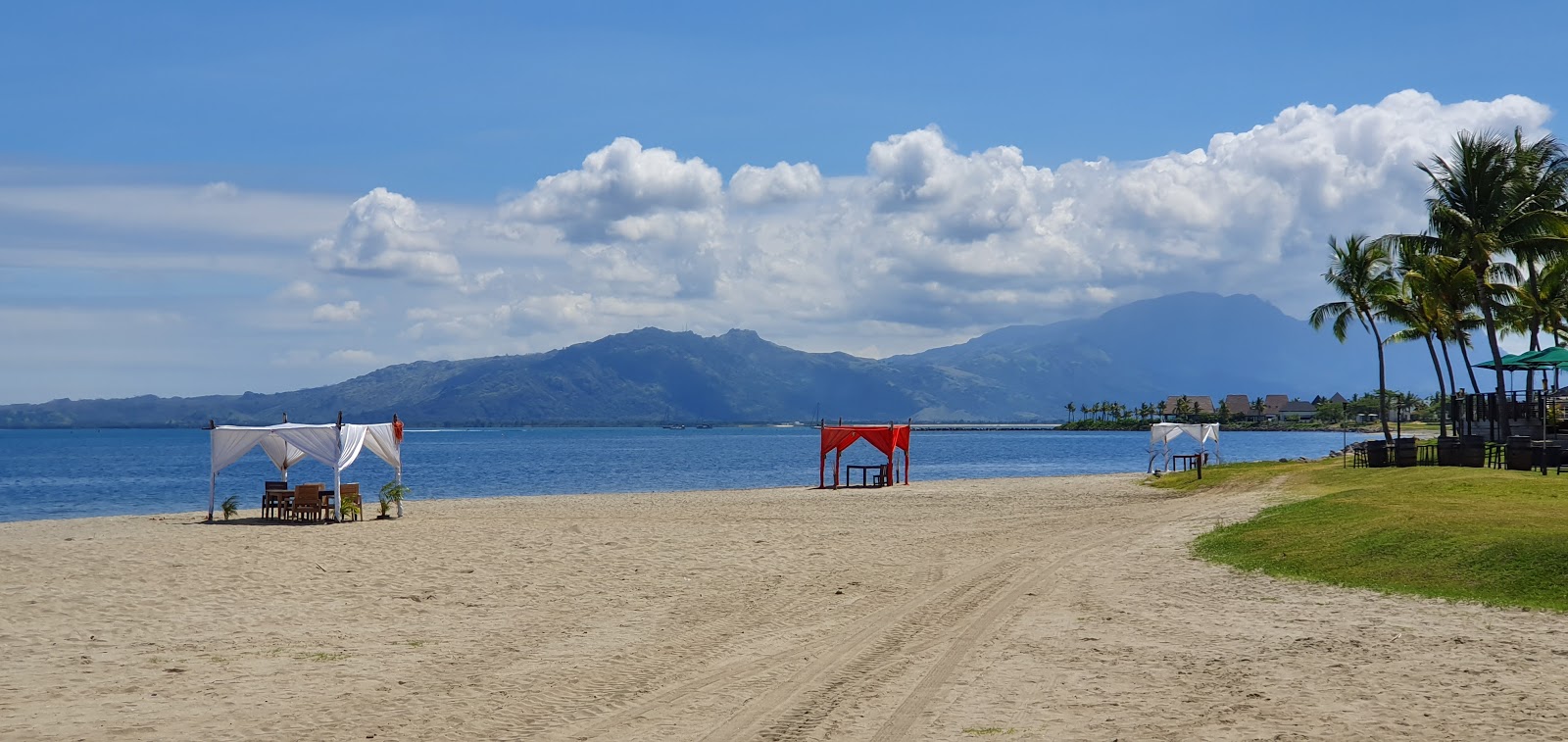 Foto de Hilton Fiji Beach con playa recta