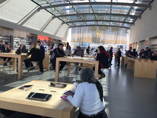 Computer Store «Apple Highland Village», reviews and photos, 4012 Westheimer Rd, Houston, TX 77027, USA