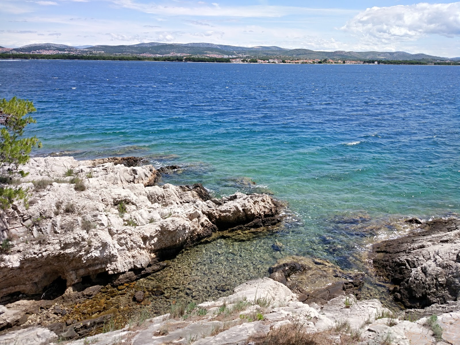 Zablace beach的照片 带有碧绿色纯水表面