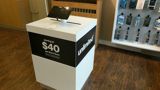 Cell Phone Store «Verizon Wireless Loyola», reviews and photos, 6560 N Sheridan Rd, Chicago, IL 60626, USA