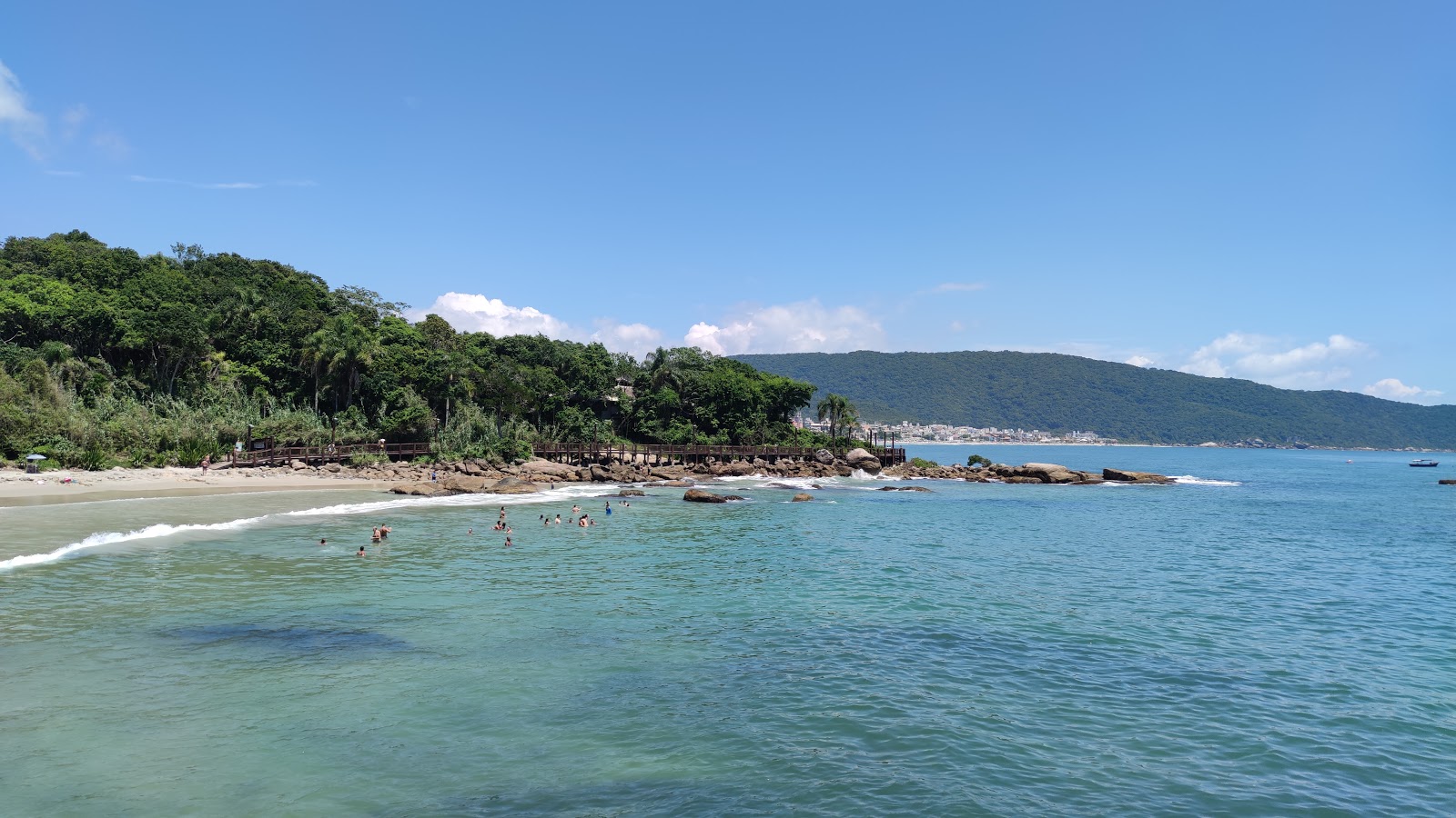 Praia do Ribeiro的照片 带有宽敞的海湾