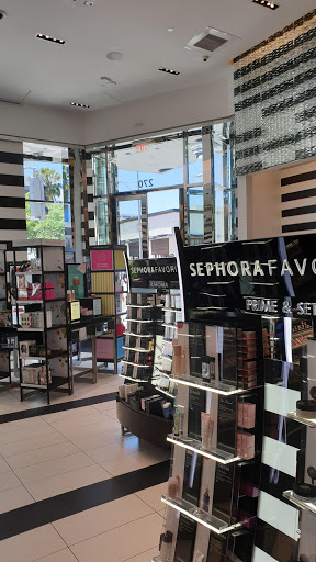 Cosmetics Store «SEPHORA», reviews and photos, 270 N Beverly Dr, Beverly Hills, CA 90210, USA