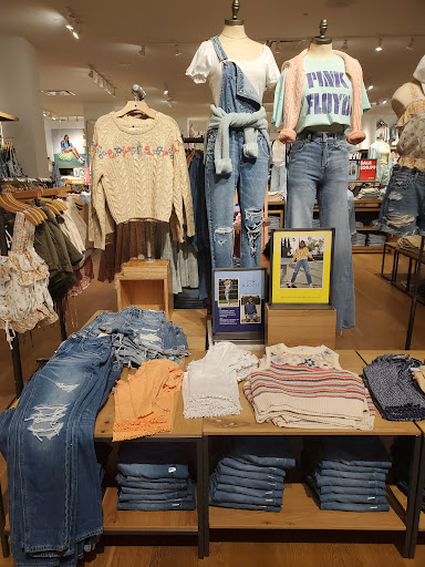 Clothing Store «AEO & Aerie Store», reviews and photos, 400 Ernest W Barrett Pkwy NW, Kennesaw, GA 30144, USA