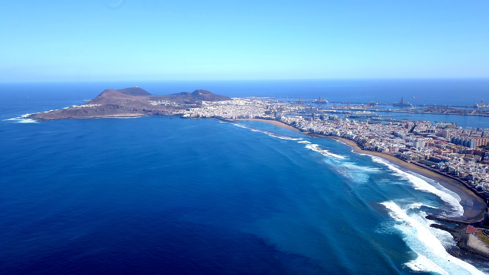 Photo of Las Canteras Beach II with turquoise pure water surface