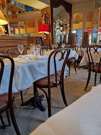 Atmosphère du Restaurant français Le Petit Saint Honoré à Paris - n°5