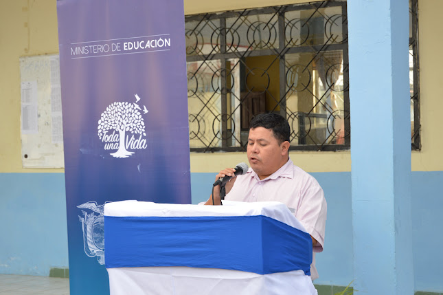 Opiniones de Colegio de Bachillerato Ecuador Amazónico en El Pangui - Escuela