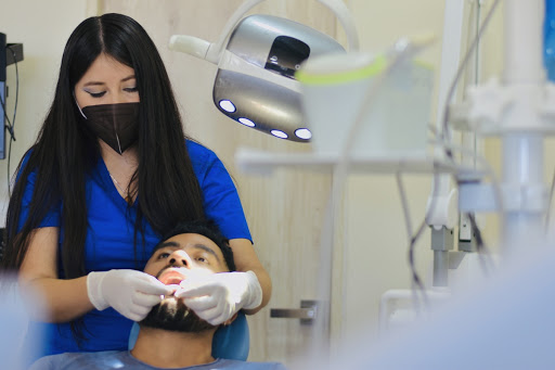 Oralmax Q , Clinica Dental & Maxilofacial