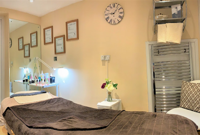 Reviews of Gina's Beauty Room in Bristol - Beauty salon