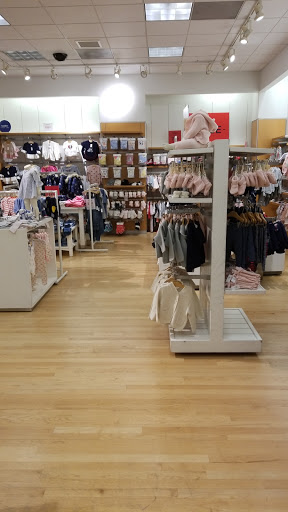 Clothing Store «Gap», reviews and photos, 7430 164th Ave NE, Redmond, WA 98052, USA