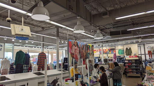 Clothing Store «Old Navy», reviews and photos, 1459 New Britain Ave, West Hartford, CT 06110, USA