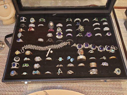 Pawn Shop «GNT Jewelry and Loan Kenosha Pawnshop», reviews and photos, 7944 Sheridan Rd #3, Kenosha, WI 53143, USA