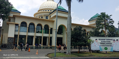 Masjid At-Tarbiyah UIN Maulana Malik Ibrahim Malang
