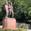 Tom Sawyer and Huckleberry Finn Statue