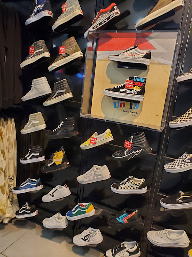 Shoe Store «Converse Factory Store», reviews and photos, 950 Grapevine Ct, Central Valley, NY 10917, USA