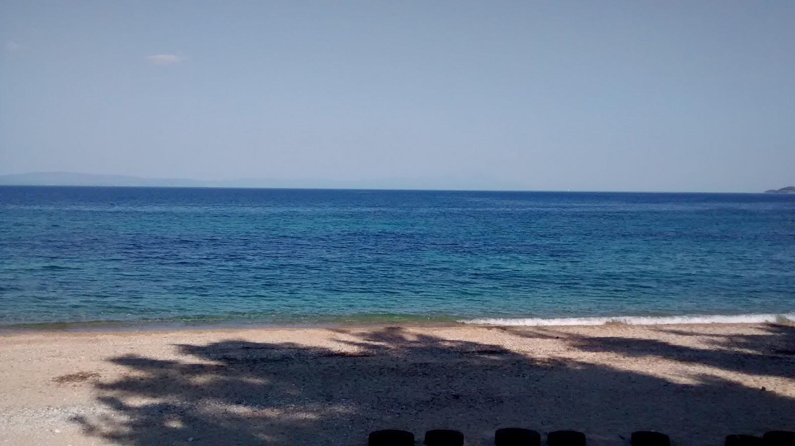 Fotografie cu Paralia Ag. Nikolaos II cu plajă directă