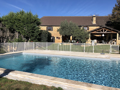 La Grange de Langlade: Gîte et Chambre d'hôtes, avec piscine et spa en campagne, Gîte de groupe en Dordogne, Périgord Noir à Proissans