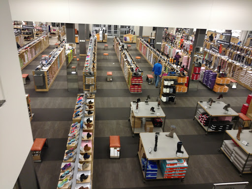 Shoe Store «DSW Designer Shoe Warehouse», reviews and photos, 5250 S 76th St, Greendale, WI 53129, USA