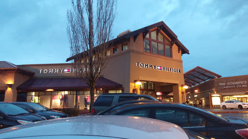 Shopping Mall «Woodburn Premium Outlets», reviews and photos, 1001 N Arney Rd, Woodburn, OR 97071, USA