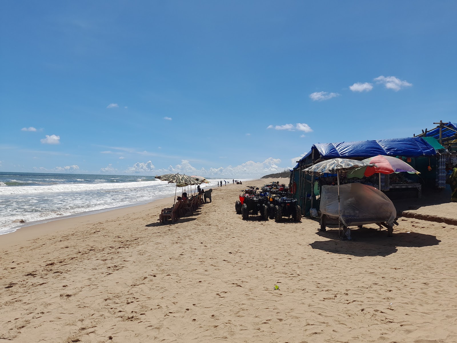Foto von Chandrabhaga Beach mit langer gerader strand