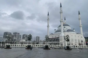 New Great Istanbul Square Yini Maydan image