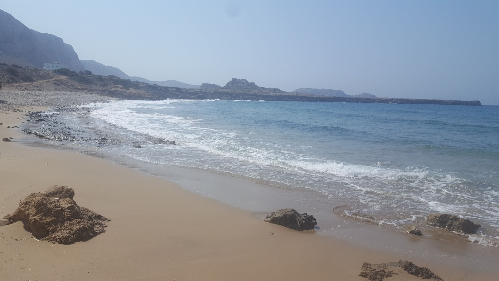 Foto von Agios Georgios beach mit kleine bucht